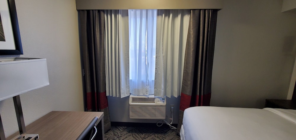 Quality Inn and Suites Pacific Auburn 23/51
