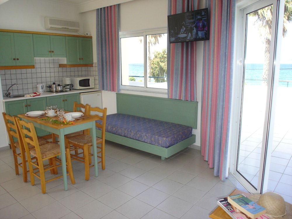 Andromeda Hotel Apartments 52/64