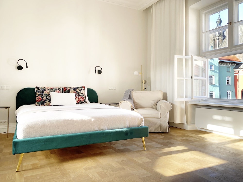 Luxury Mint Apartments Main Square 15/50