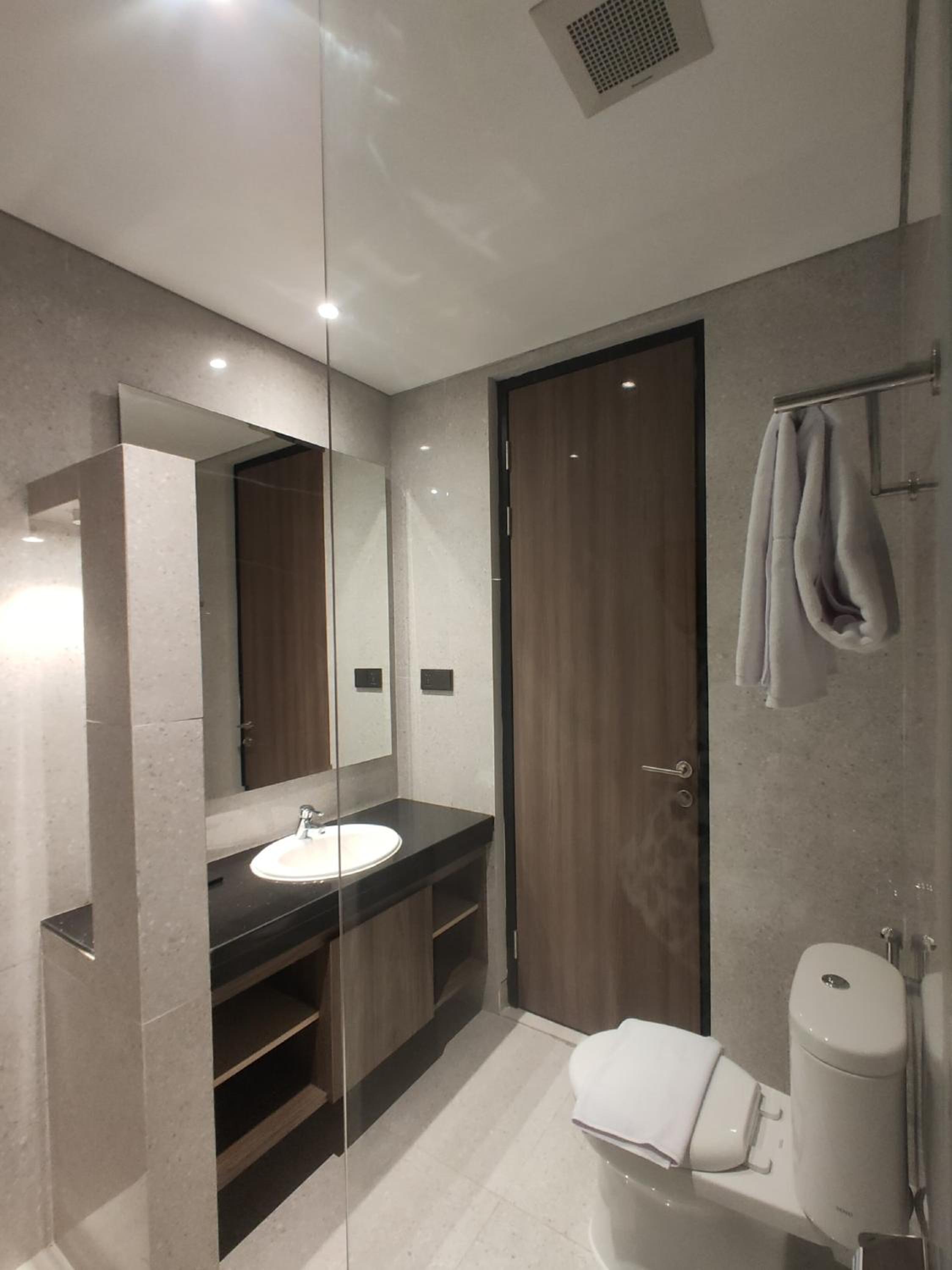 Eno Front One Hotel Semarang 44/46