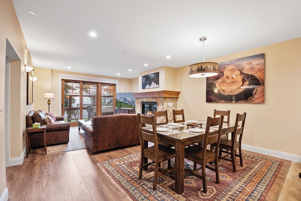 Town Pointe By Lespri Management 34/50