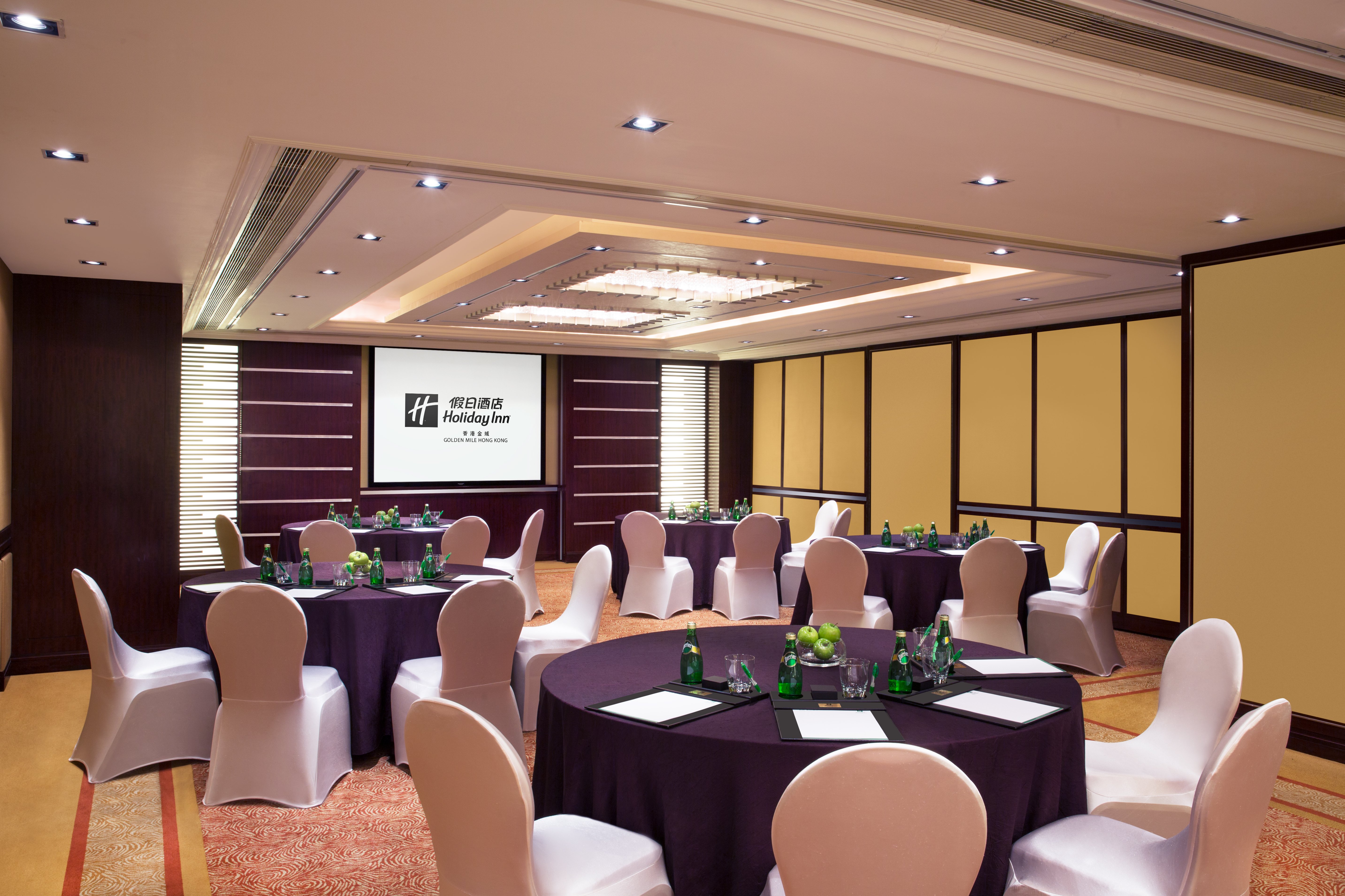 Holiday Inn Golden Mile Hong Kong 69/79