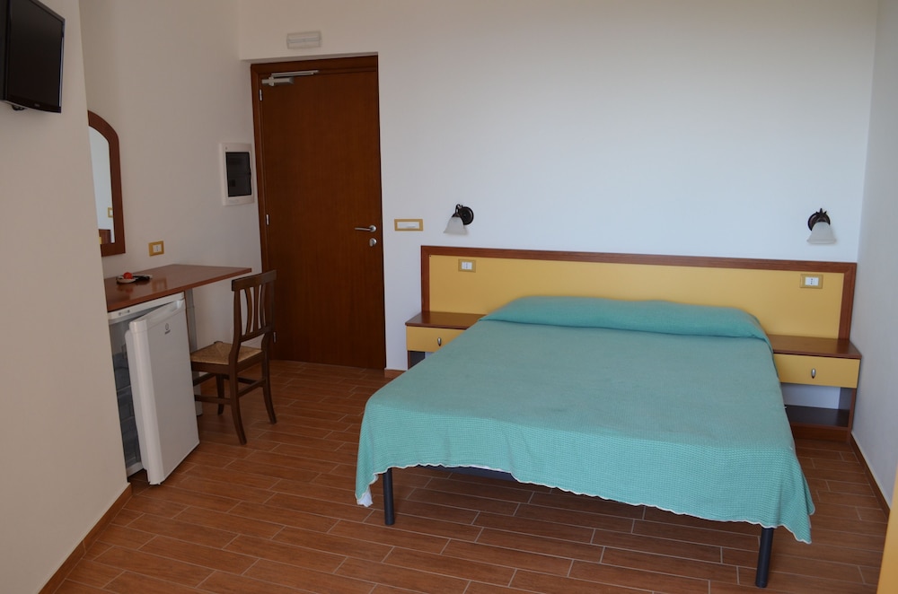 PANORAMIC, QUEEN BED, OCEAN FRONT, SEA VIEW