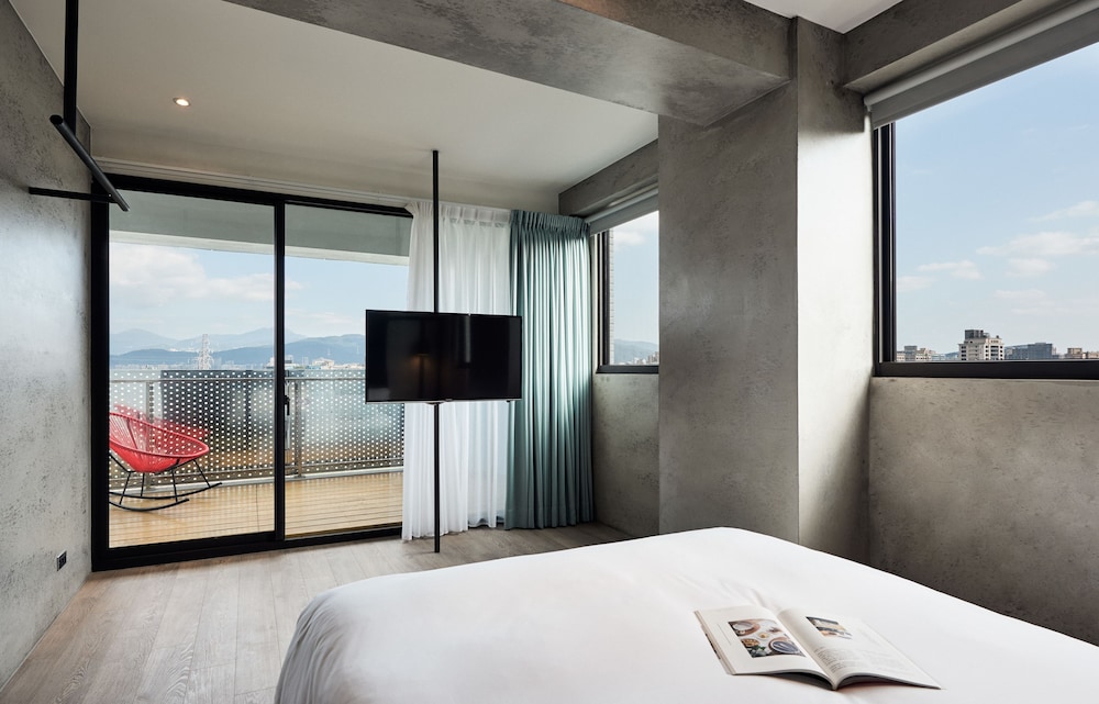 DELUXE, DOUBLE BED, RIVER VIEW, PATIO