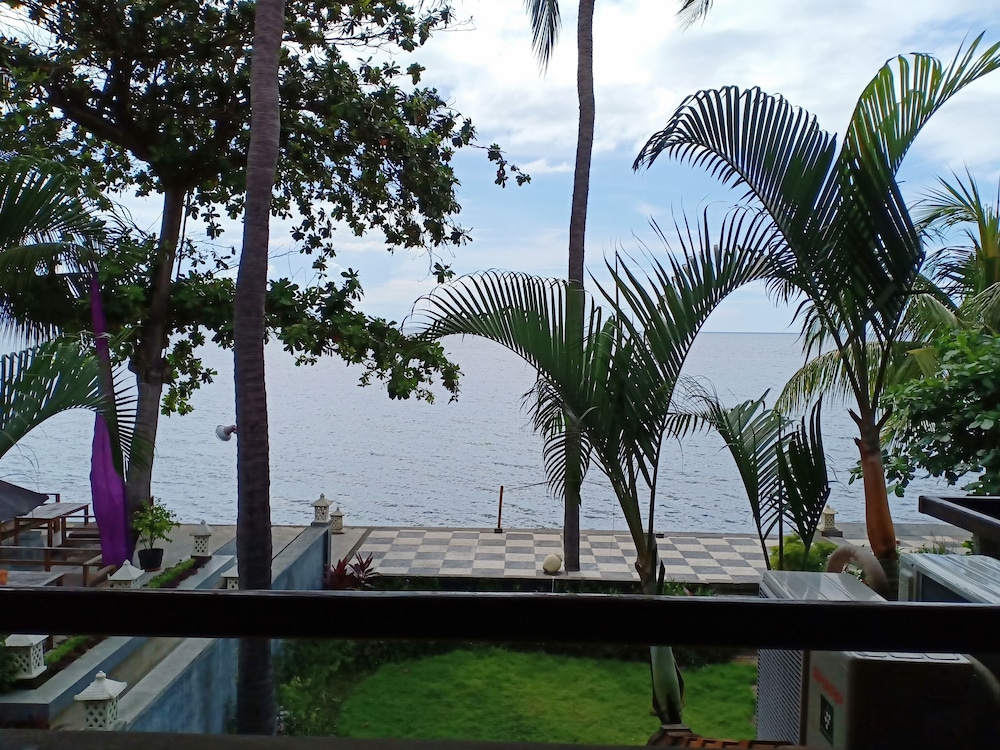Nugraha Lovina Seaview Resort & Spa 60/69