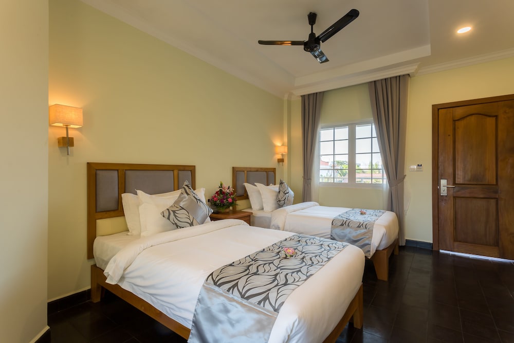 DELUXE, TWIN BEDS, CITY VIEW, BALCONY