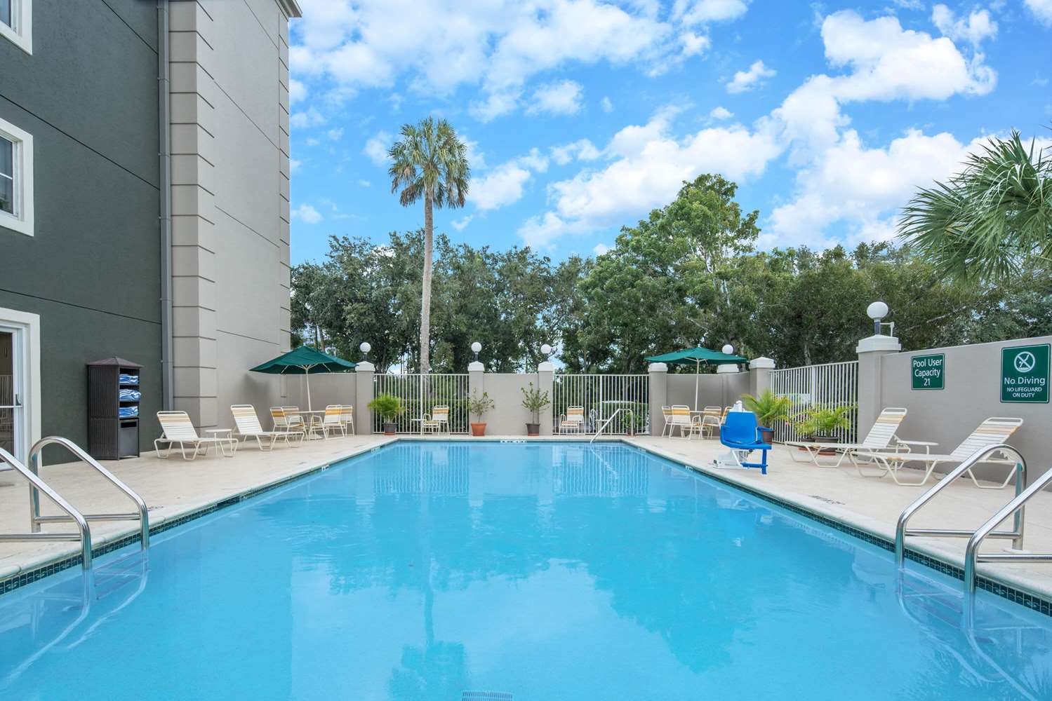 La Quinta Inn & Suites by Wyndham Naples East I-75 26/45
