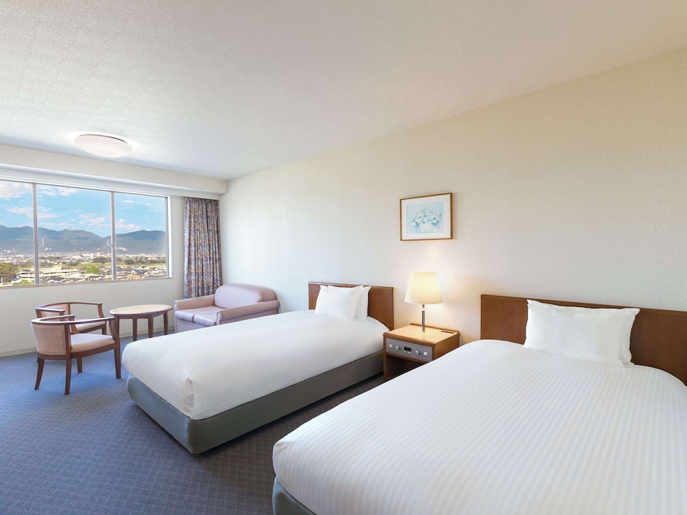 CLASSIC, TWIN BEDS, MOUNTAIN VIEW, SOFA