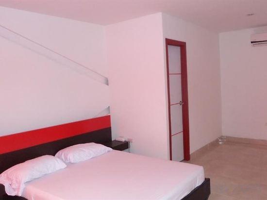 Apartahotel Barcelot 13/25
