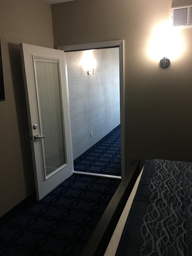 Riverside Inn 33/60