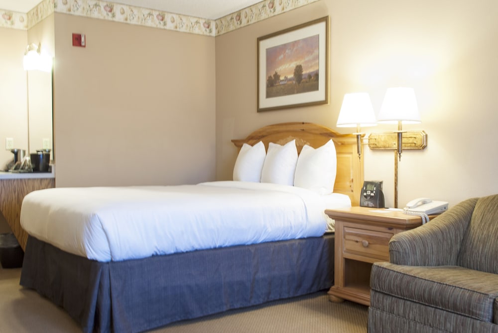 Country Inn & Suites by Radisson, Cedar Falls near University 11/39