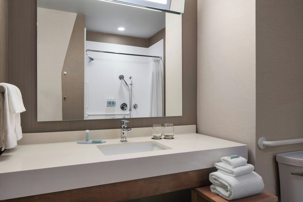 غرفة بسرير كينج لذوي الإعاقة، Courtyard By Marriott Fayetteville Fort Bragg Spring Lake 8/10