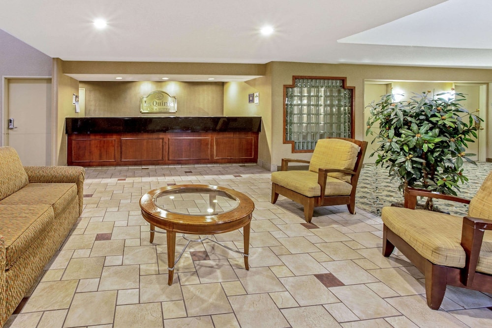 La Quinta Inn & Suites by Wyndham Appleton College Avenue 36/49