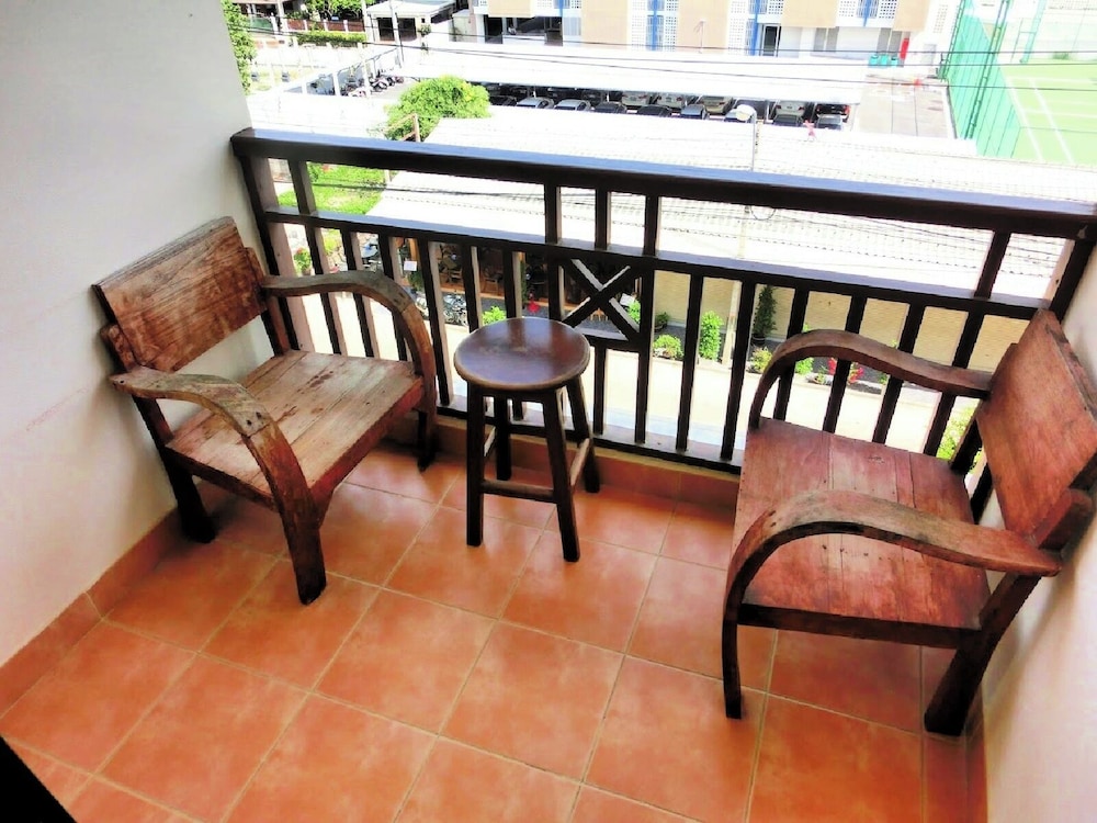 LaOr INN HUA HIN 39/51