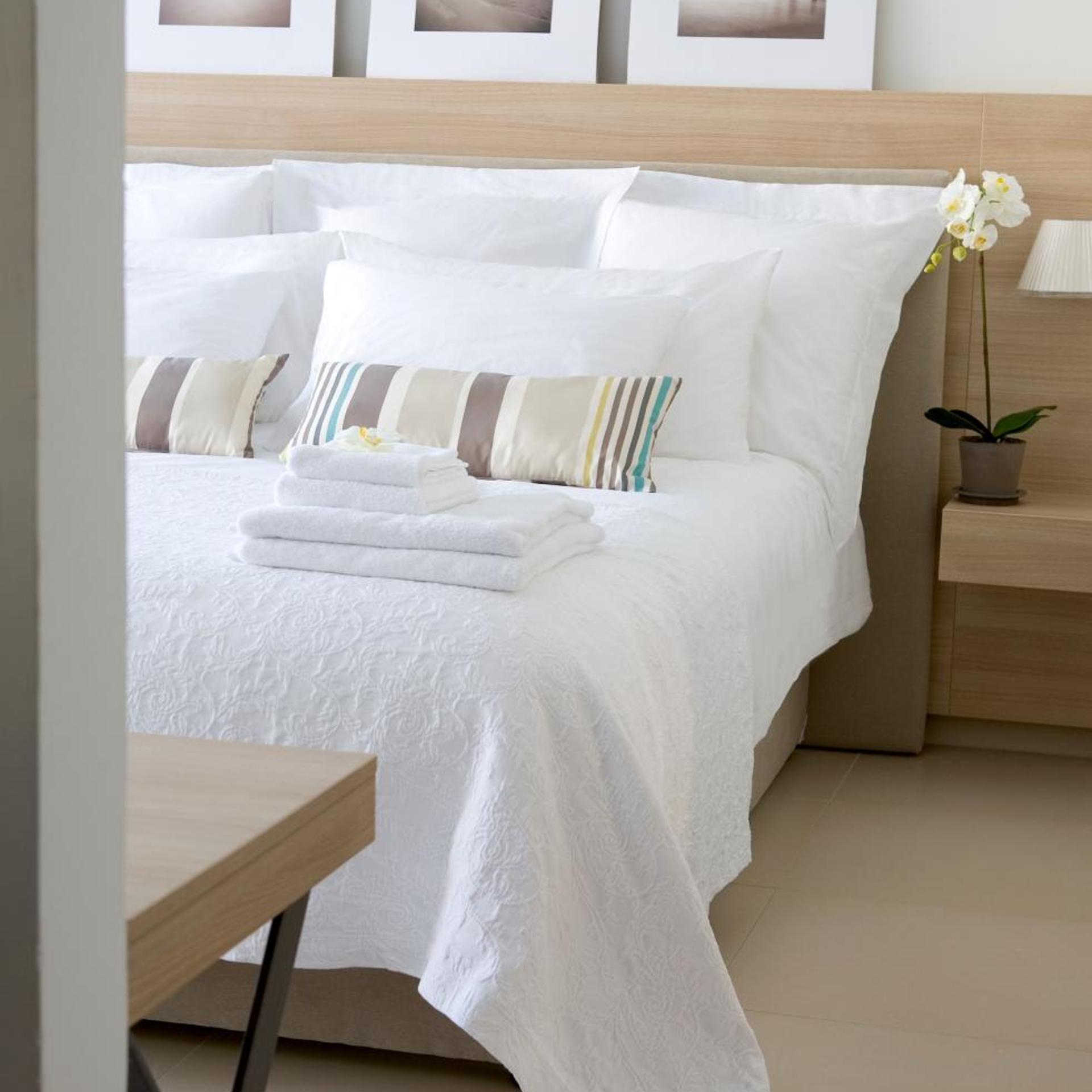 غرفة قياسية بسريرين منفصلين بإطلالة جزئية على البحر، Sandy Beach Hotel & Spa 4/10
