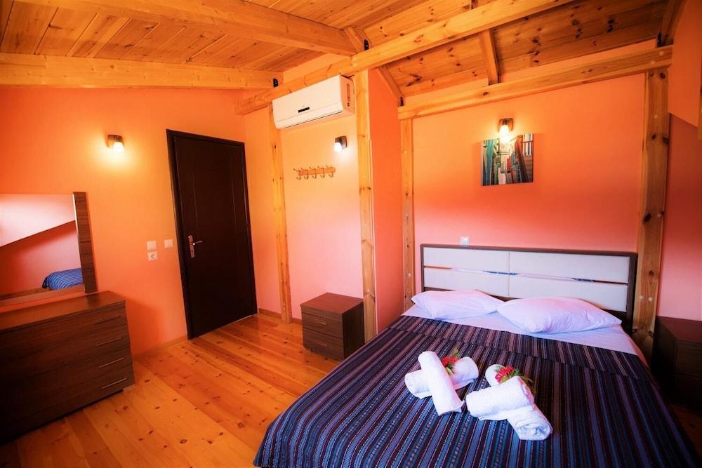 Argo Maisonettes Suites 8/28