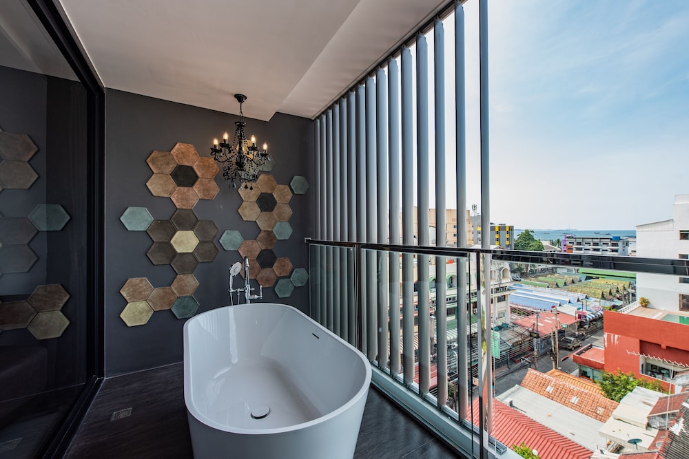 Blackwoods Hotel Pattaya 62/69