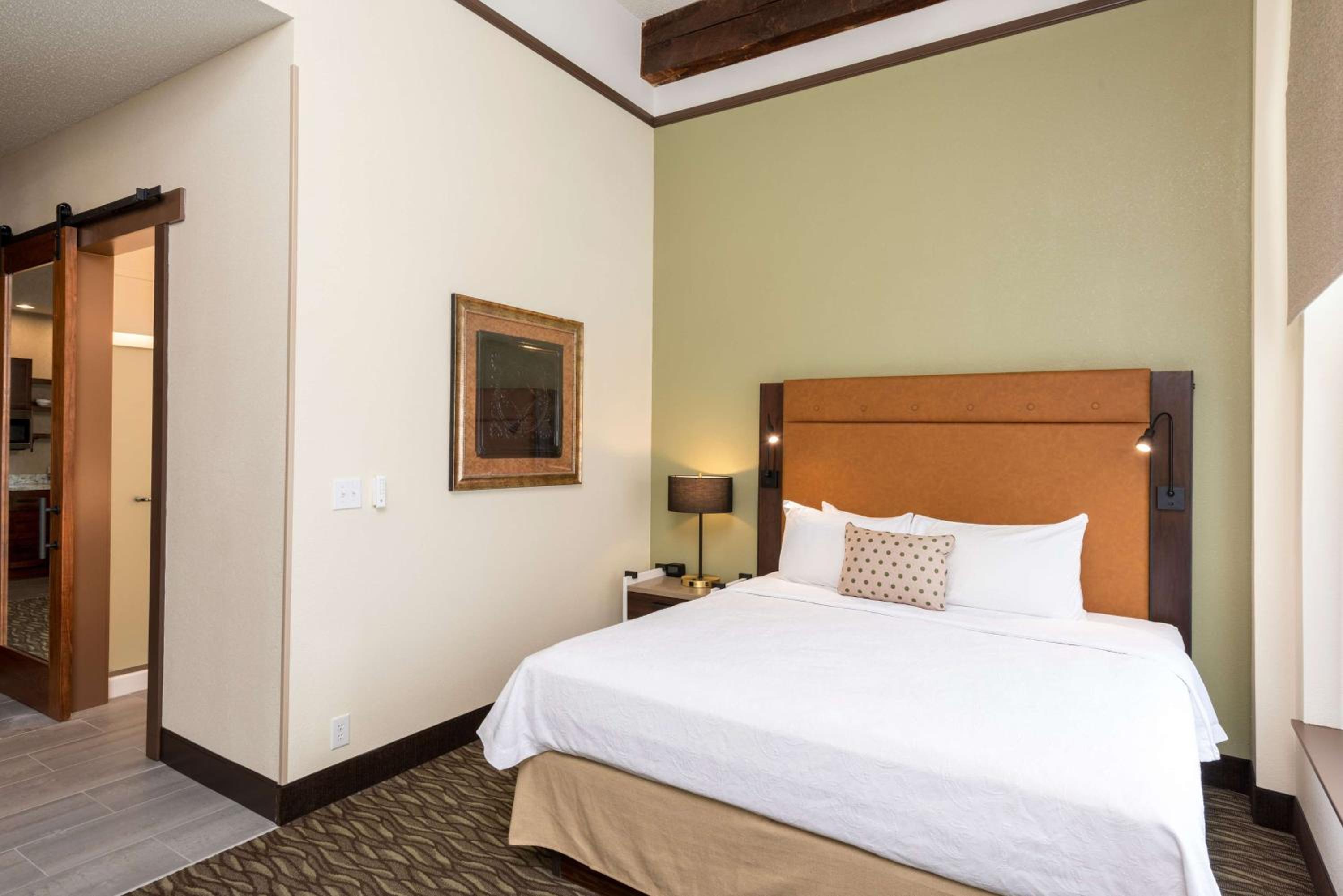 جناح بسرير كينج بغرفة نوم واحدة مع أريكة، Homewood Suites by Hilton Indianapolis-Downtown 2/3