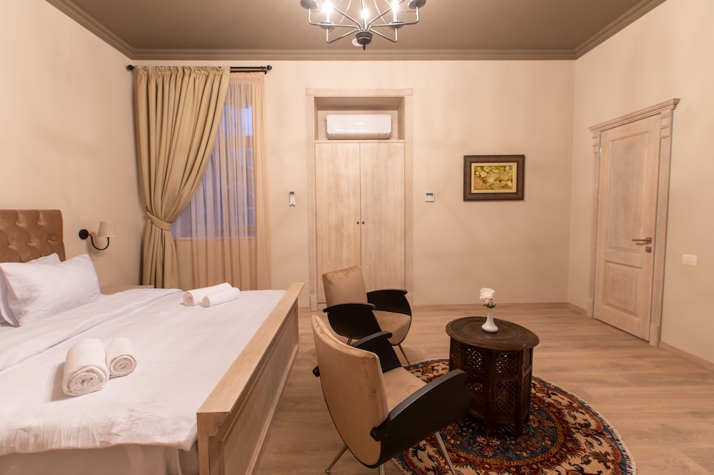 DELUXE, DOUBLE BED, ATRIUM VIEW