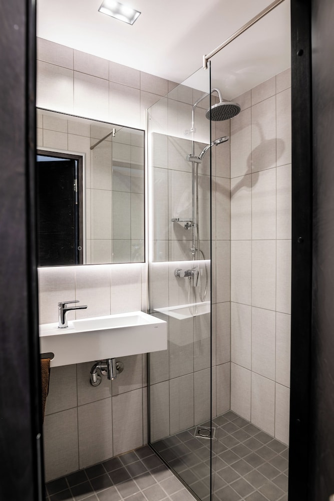 JOHAN SPA HOTEL 48/50