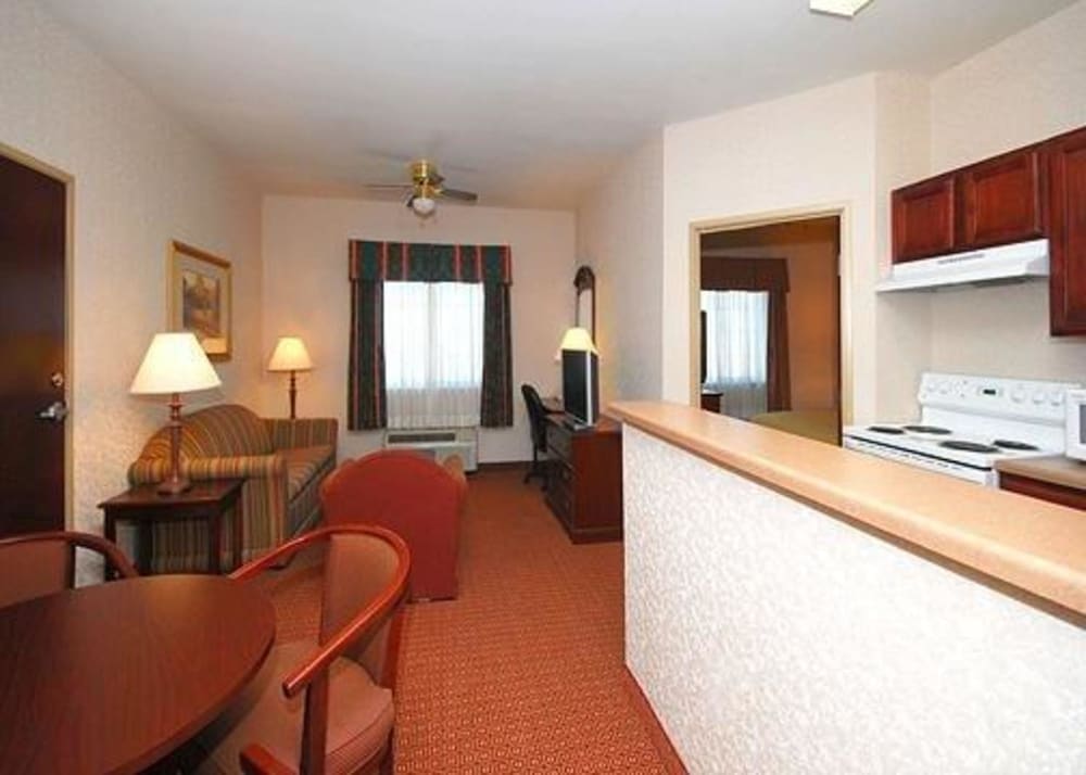 Quality Inn and Suites Near University 12/39