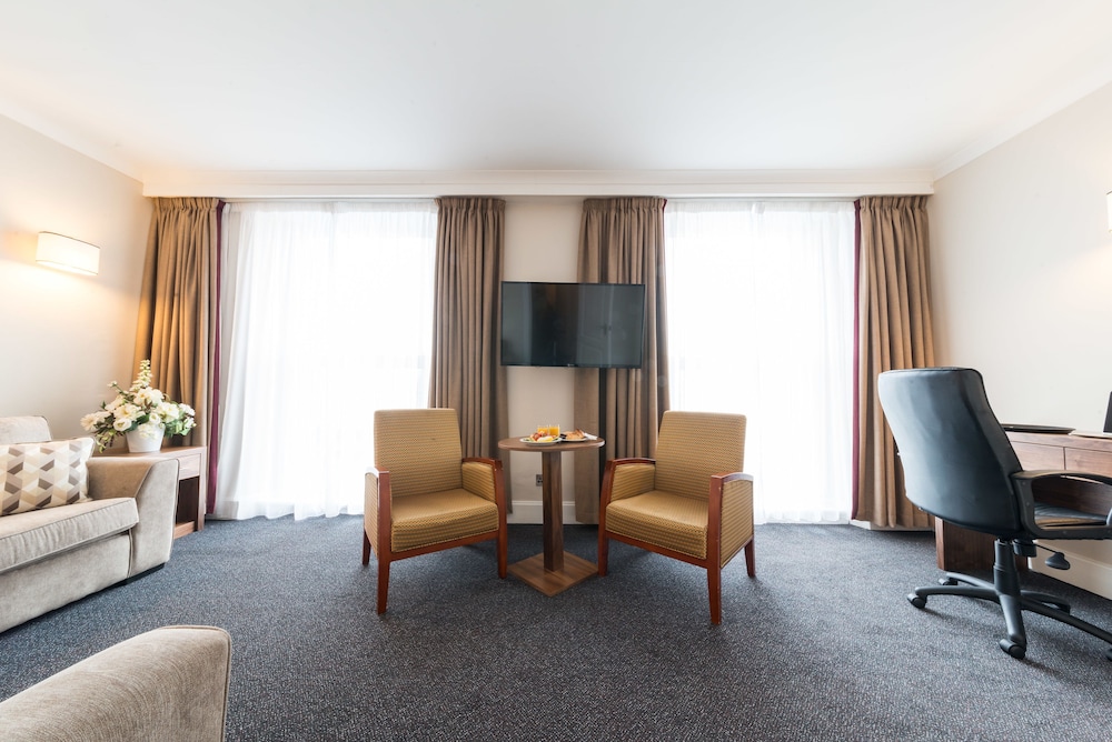 The Empress Hotel 36/64
