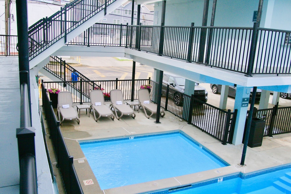 swimming pool spa