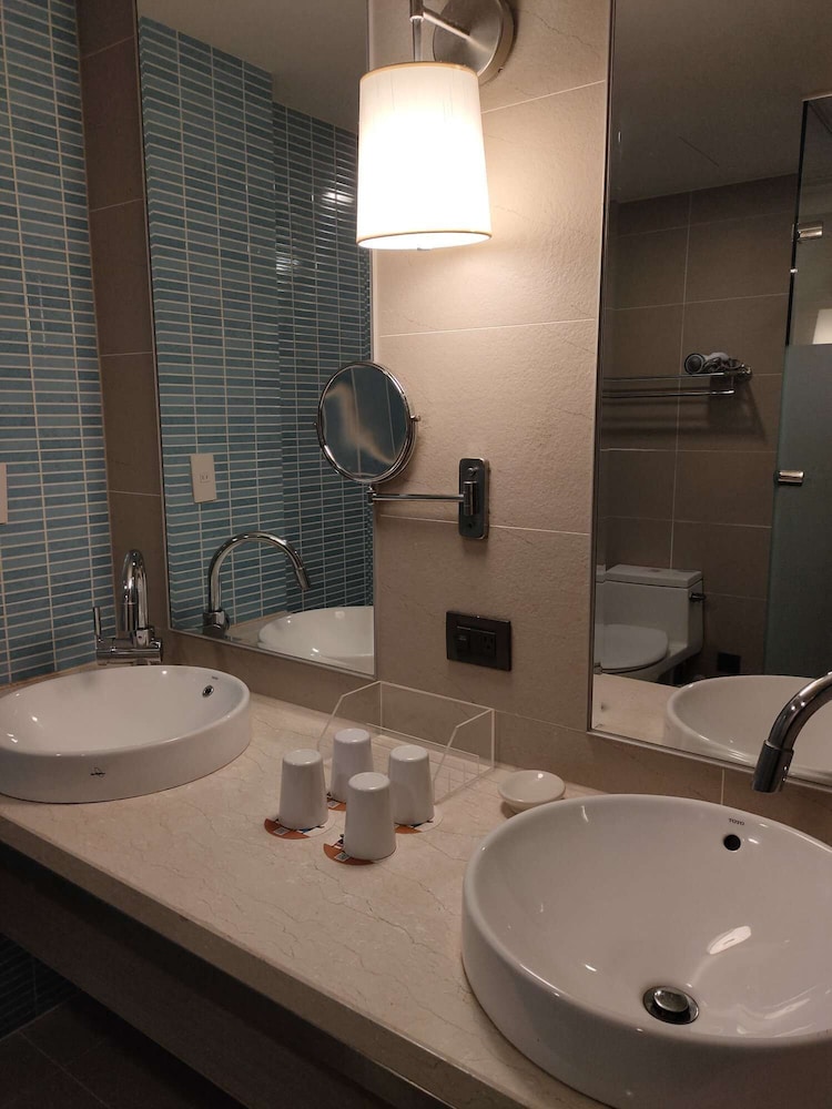 FULLON HOTEL KAOHSIUNG 48/50