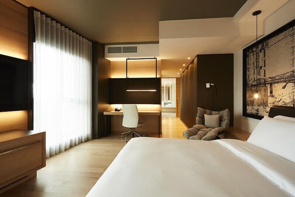 PREMIER, SUITE