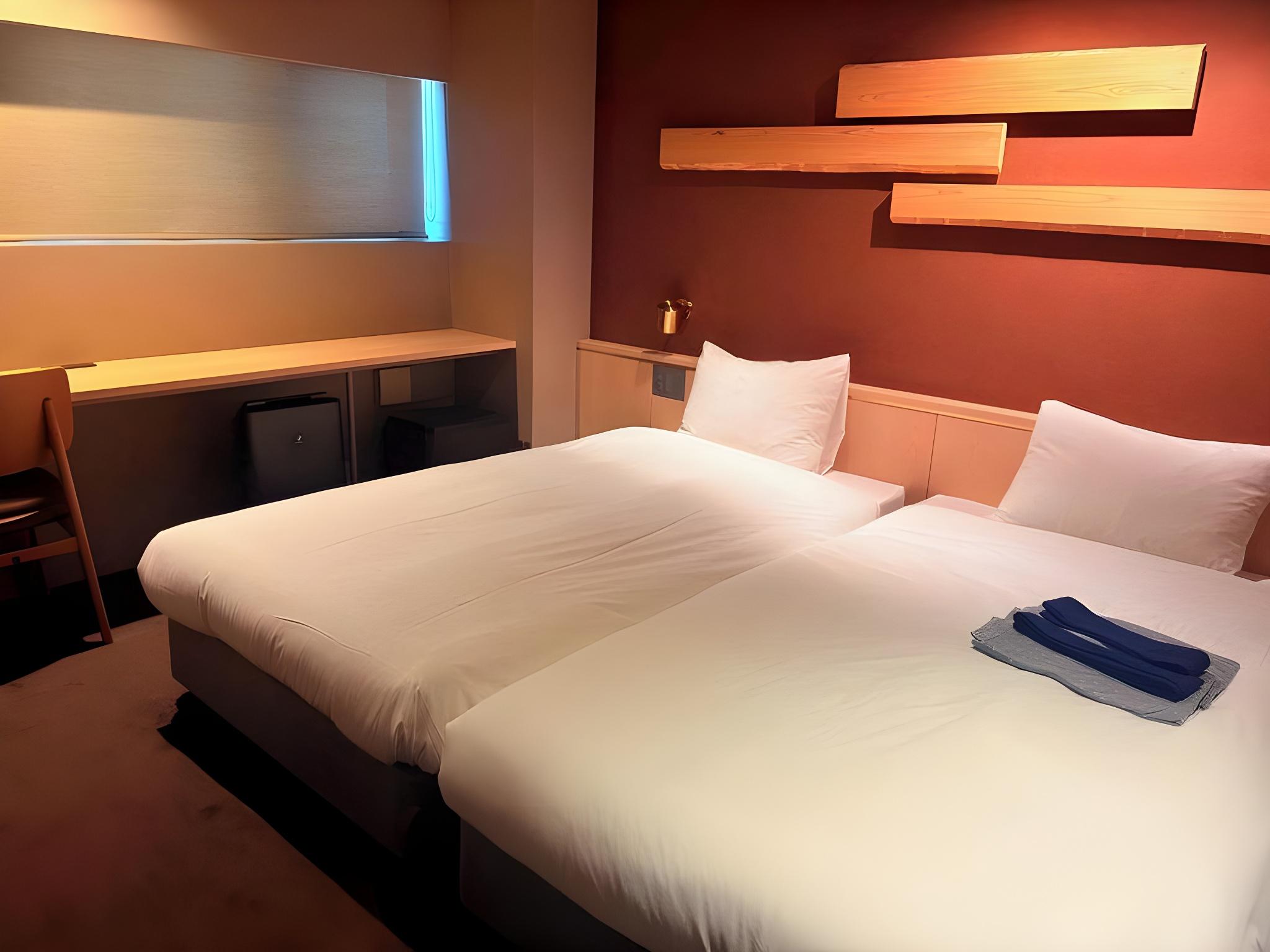 Basic, 2 Double Beds