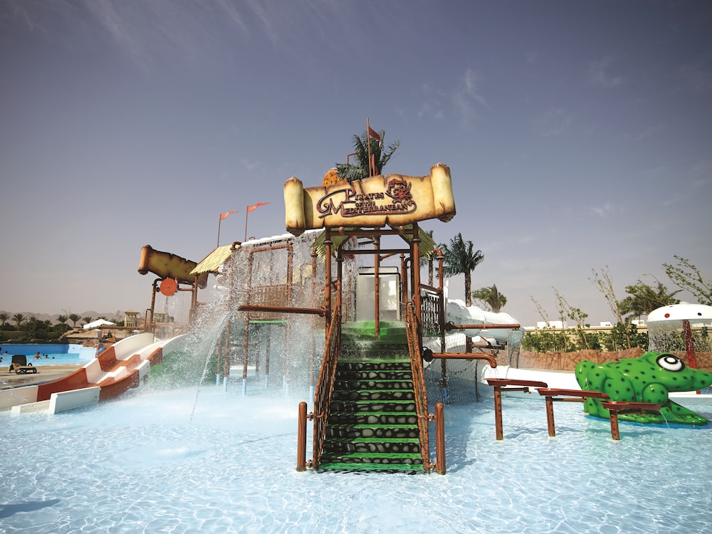 Coral Sea Water World Resort 7/73