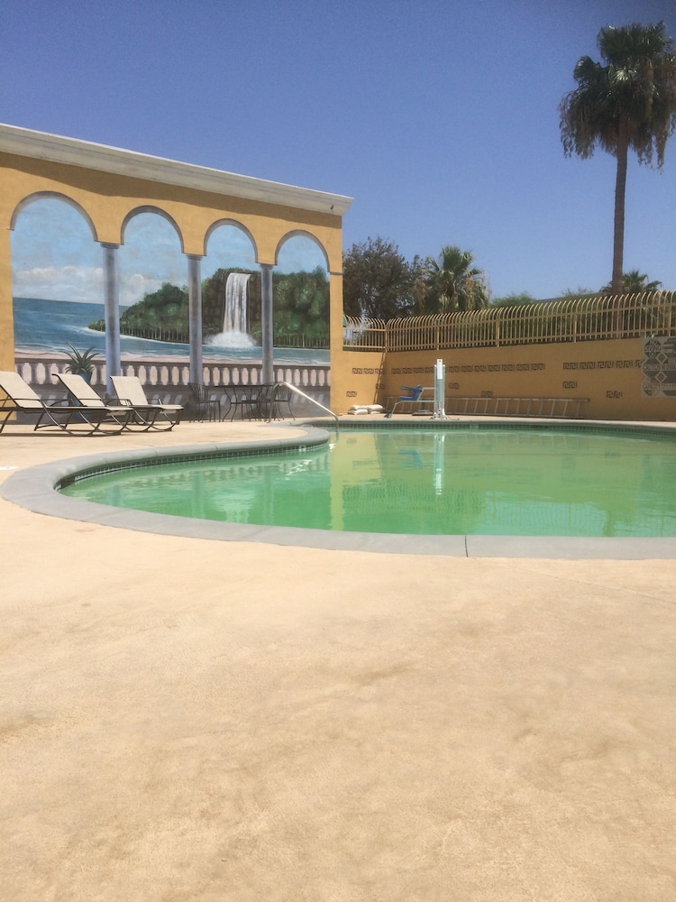 Days Inn by Wyndham Indio 4/36