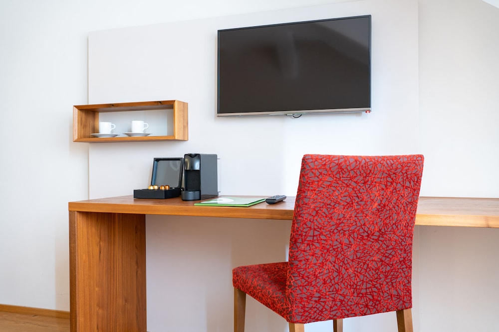 eee hotel Perg 38/43