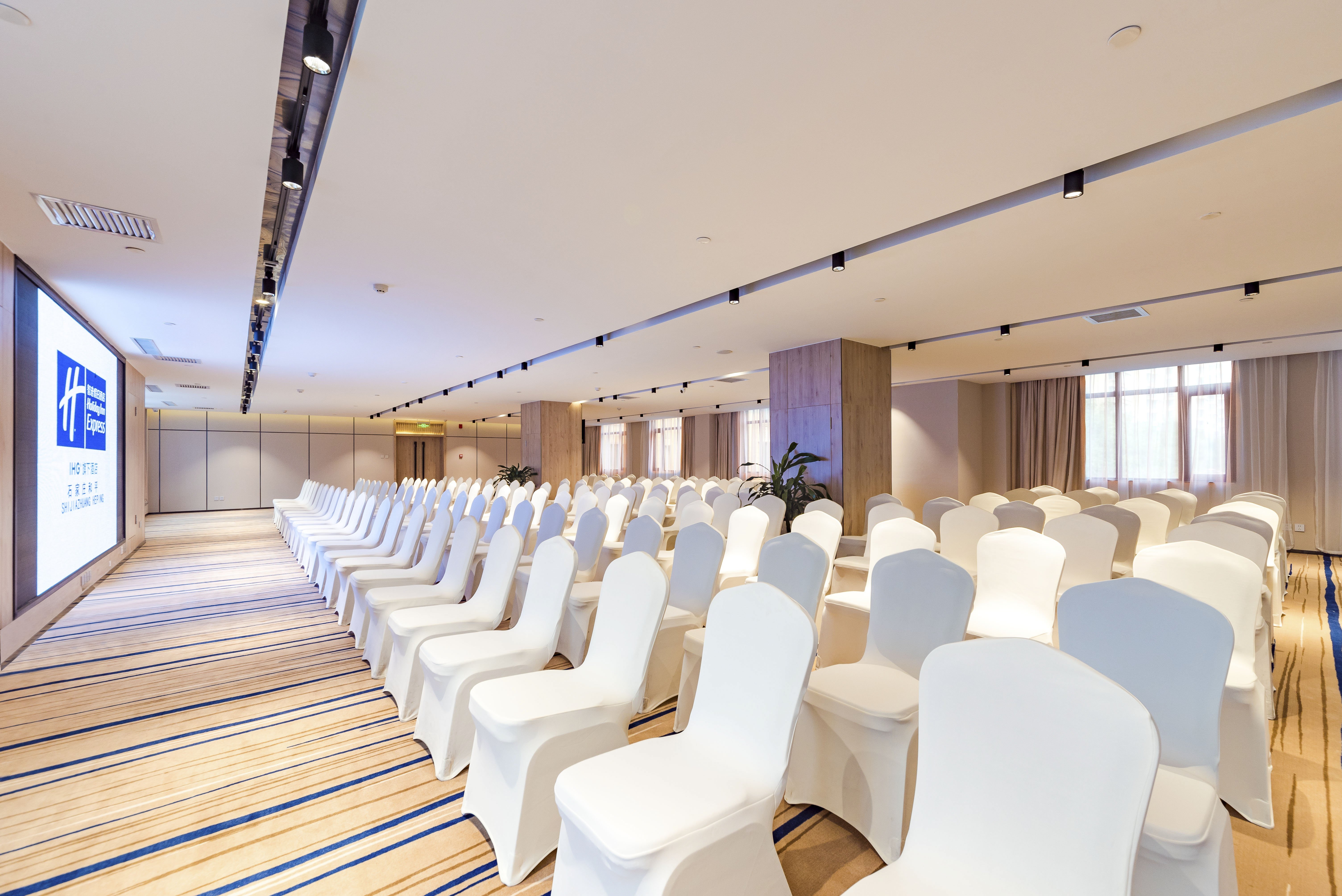 HOLIDAY INN EXPRESS SHIJIAZHUANG HEPING 57/63