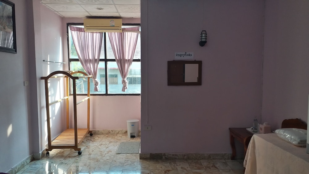 99 Inn Hotel 20/20