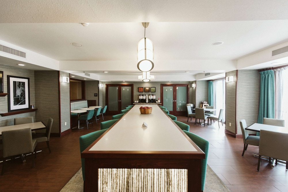 Hampton Inn Bismarck 60/78