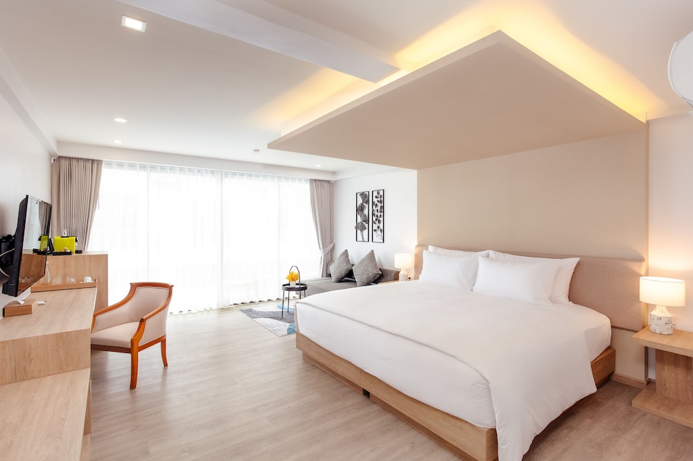 Anona Beachfront Phuket Resort 18/65