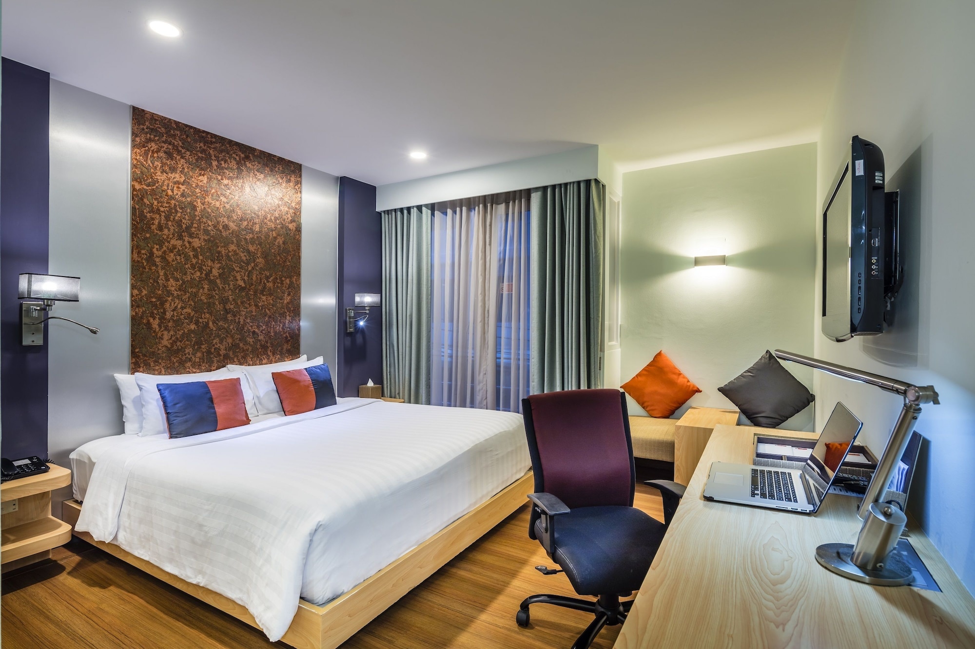 SUPERIOR, KING BED