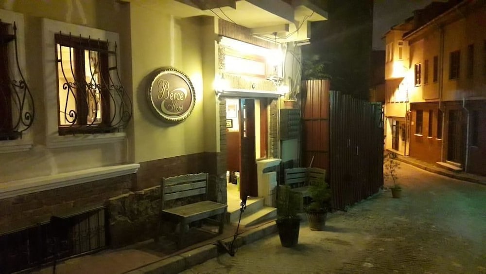 Berce Hotel 61/61