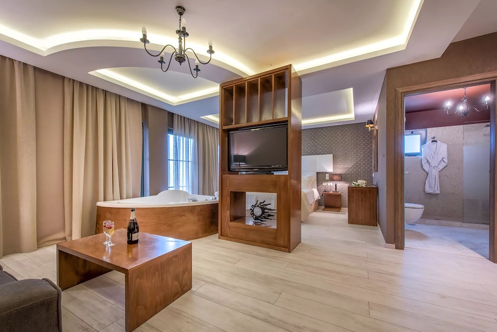 Elegance Luxury Executive Suites - Adults Only 33/58