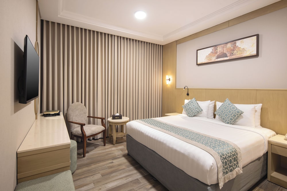 1 BEDROOM, SUITE
