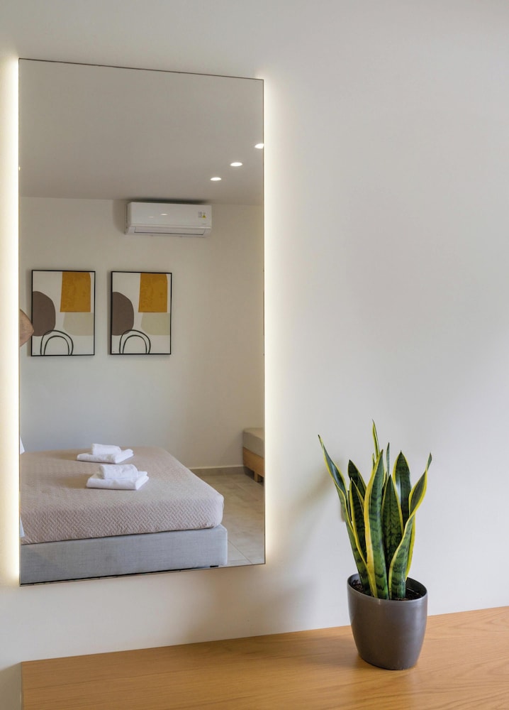 Petritos Rooms And Studios 12/50