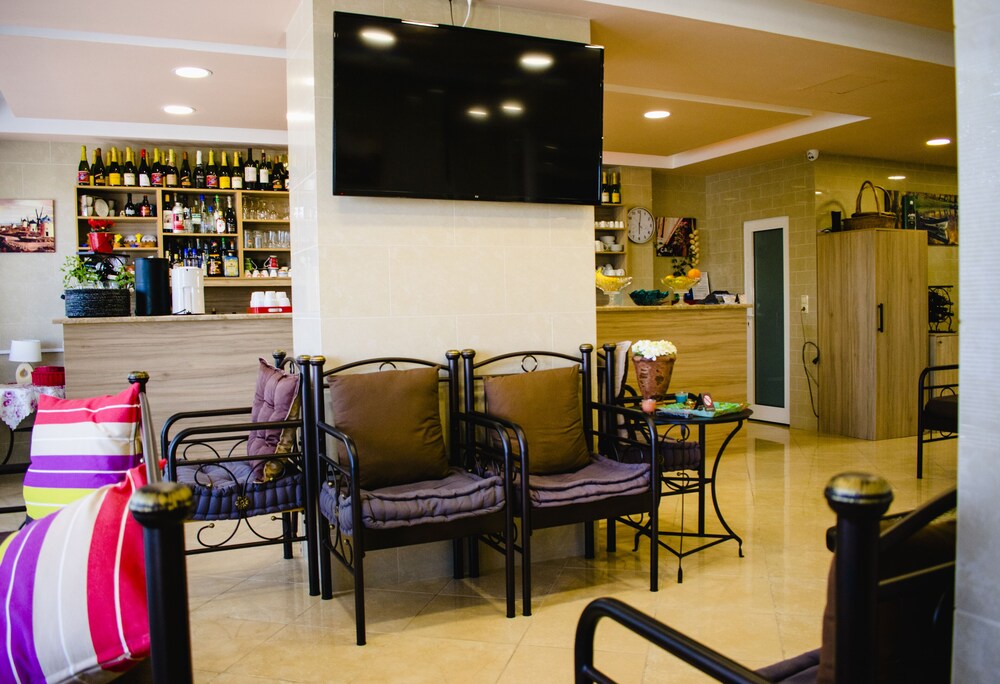 Nikolakakis Rooms Lavrio 48/65