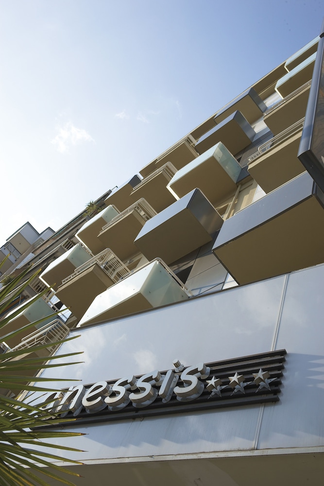 Anessis Hotel 7/30