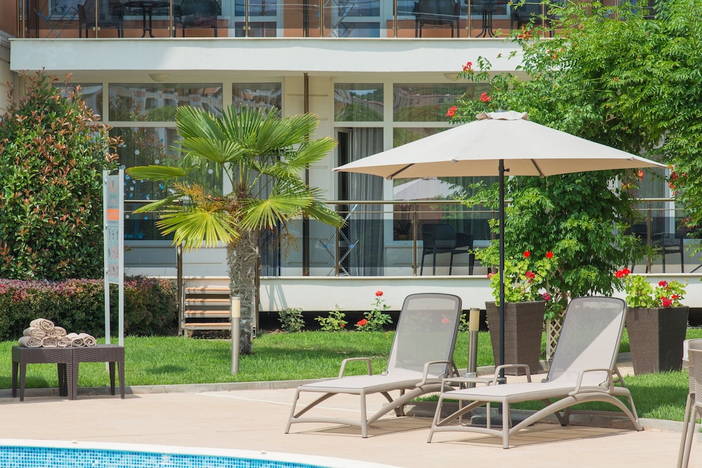 Miramar Hotel 8/50