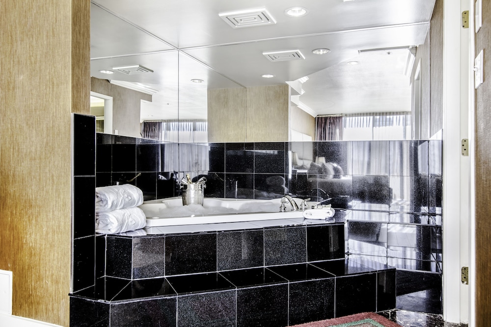 Executive Suites Hotel and Conference Centre Metro Vancouver 57/57