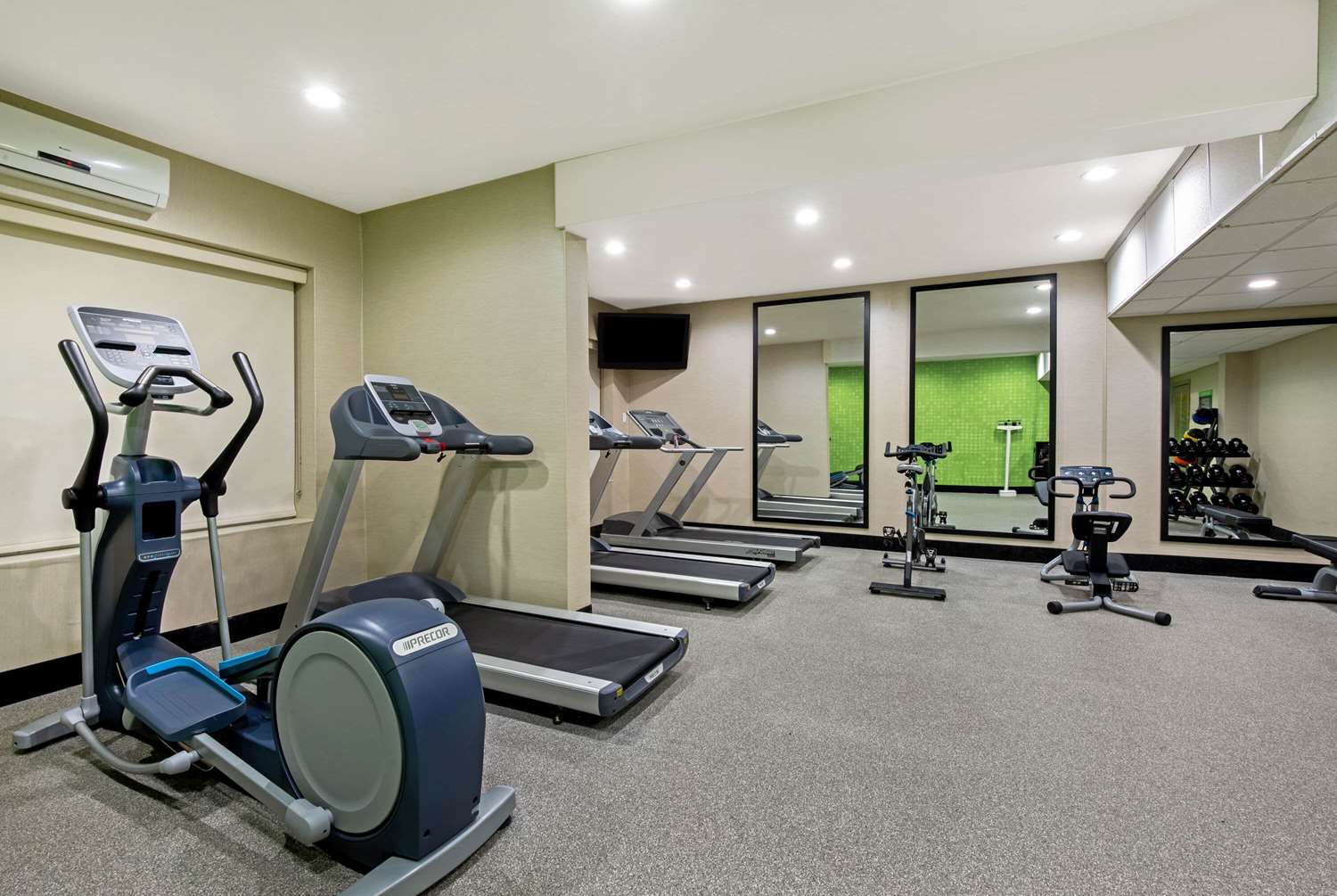 La Quinta Inn & Suites by Wyndham New Cumberland-Harrisburg 21/36