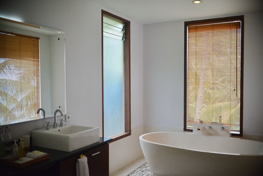 Malimbu Cliff Villa 23/56