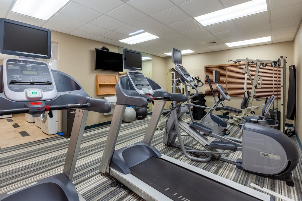 Candlewood Suites West Springfield 33/58