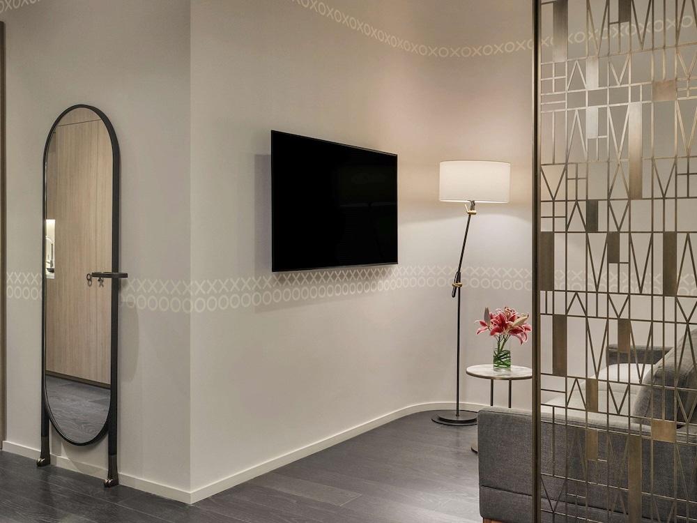SLS LUX Brickell 50/60